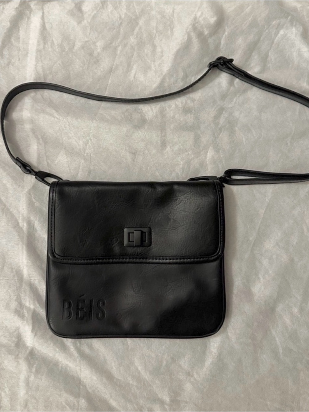 NWOT BÉIS Removable Clutch/Crossbody from The 2-in-1 Backpack — Discontinued! - Picture 1 of 4